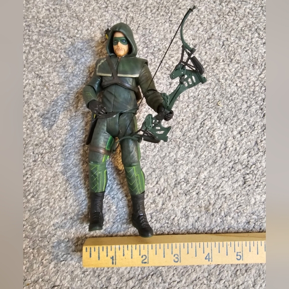 DC Collectibles Arrow Action Figure EUC with All Assessories Included, no box - Picture 3 of 5